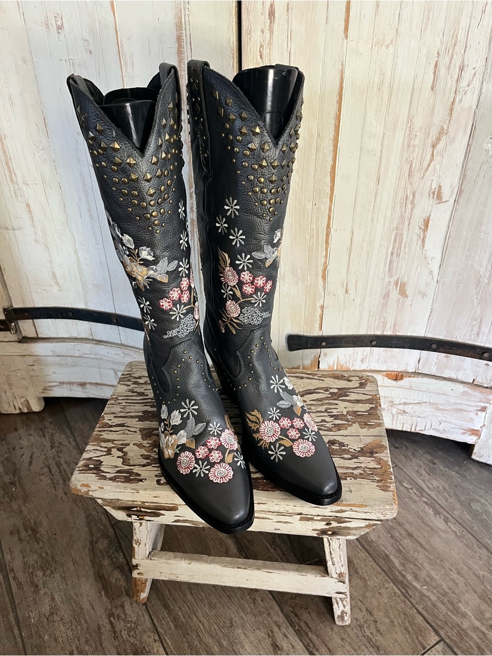 New Dingo Poppy Floral Embroidered Metallic Studded leather Pull On Cowboy Boots